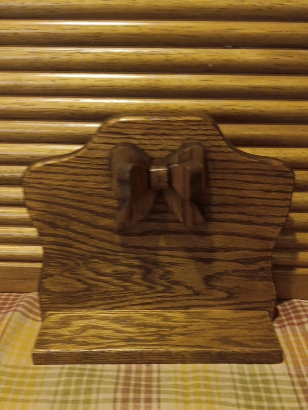 Vintage Wooden Oak Bow Shelf. 7 1/2"Hx8 3/4"Wx2 1/2"D